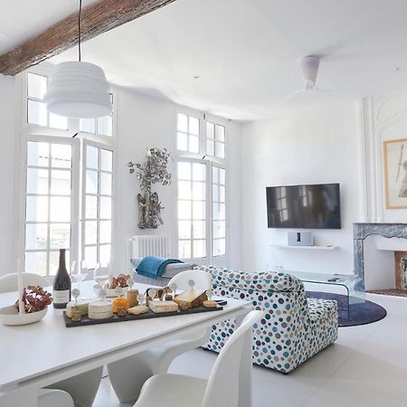 Beautiful Art Lovers Apartment Безье Экстерьер фото